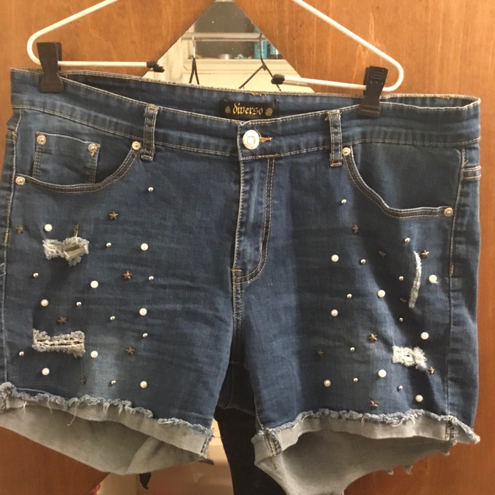 🌟Jean shorts with pearl and rhinestone detail